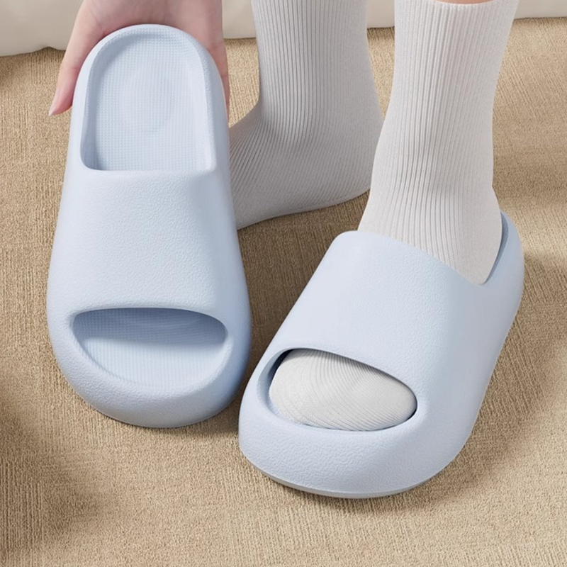 Sneaker Care Set - شباشب نسائية منزلية، نعال صيفية ناعمة