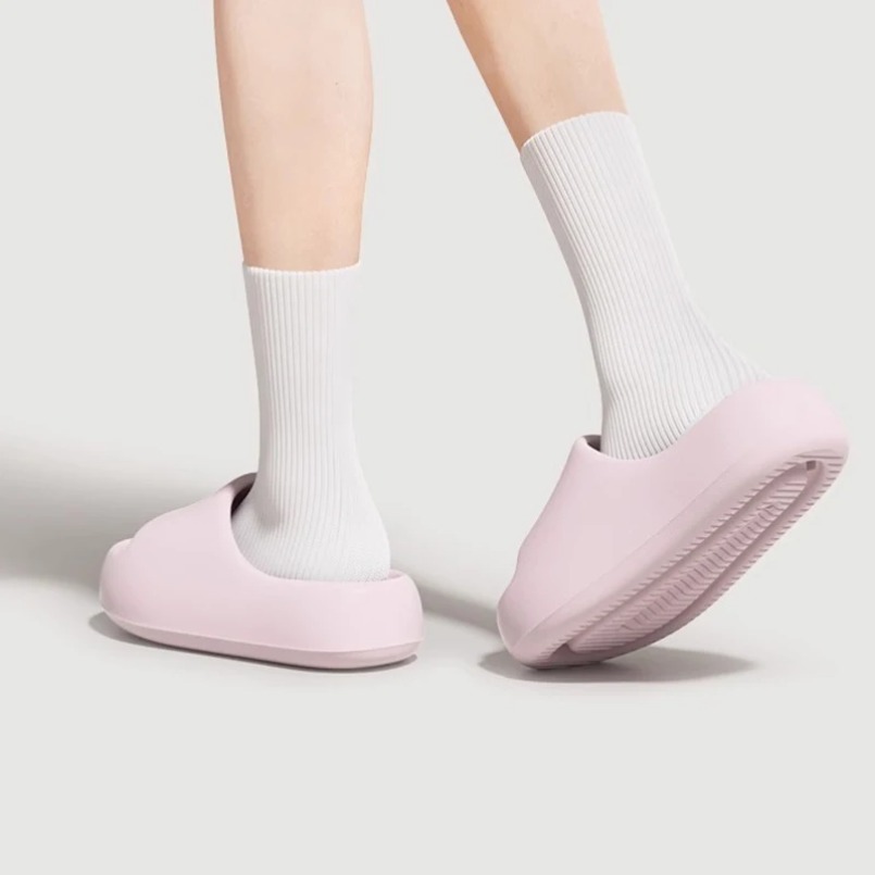 شباشب نسائية منزلية، نعال صيفي - مراجعة Sneaker Care Set وسعره
