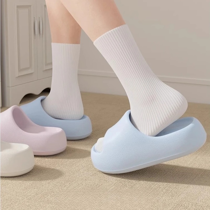 شباشب نسائية منزلية، نعال صيفي - مراجعة Sneaker Care Set وسعره